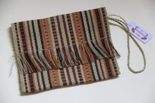 Lade das Bild in den Galerie-Viewer, Chaguar Clutch mit Quasten Nr.3
