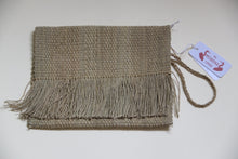 Lade das Bild in den Galerie-Viewer, Chaguar Clutch mit Quasten Nr.2
