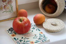 Lade das Bild in den Galerie-Viewer, Natural chaguar box, fruits, poems book, floral painting
