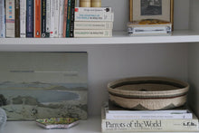 Lade das Bild in den Galerie-Viewer, Colored chaguar basket, books, bookshelf, objects
