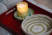 Lade das Bild in den Galerie-Viewer, Colored chaguar basket on red tray with candle
