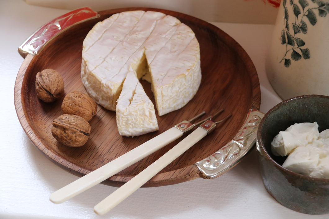 Planche à fromage ronde en bois et alpaga